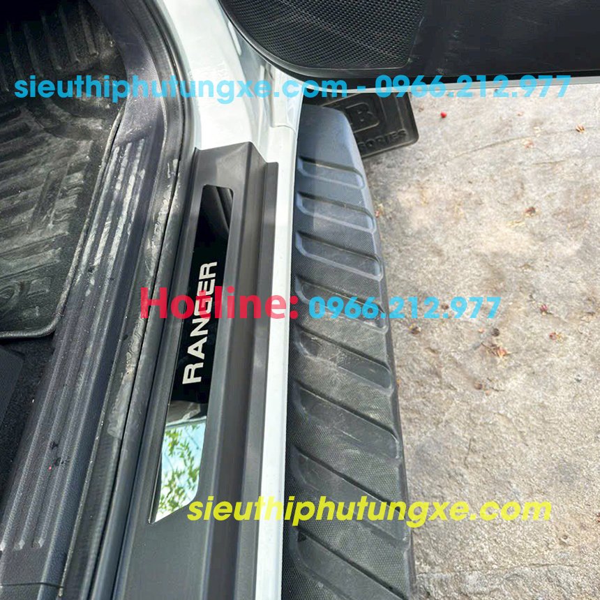 Ốp bậc cửa xe Ford Ranger
