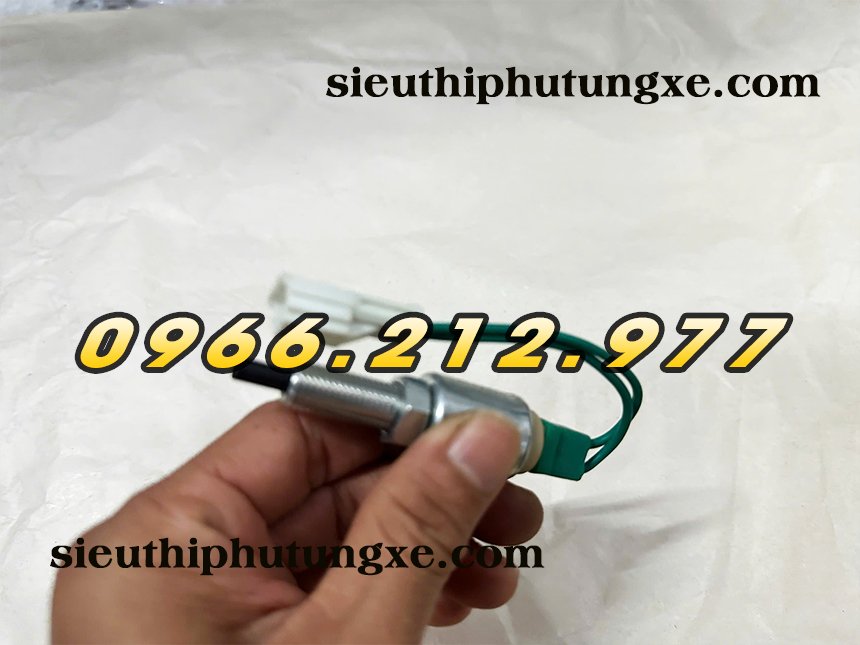 Cảm biến chân phanh xe tải Đô Thành IZ49 IZ65