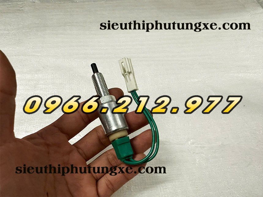 Cảm biến chân phanh xe tải Đô Thành IZ49 IZ65