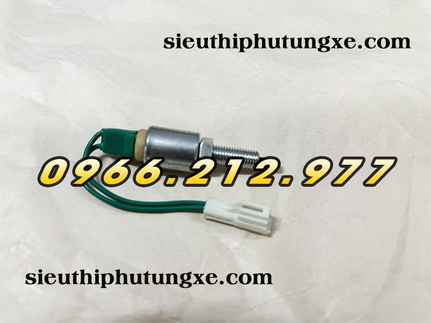 Cảm biến chân phanh xe tải Đô Thành IZ49 IZ65