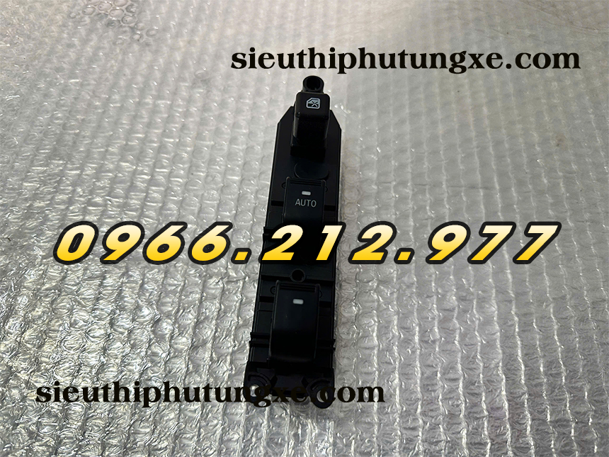 Công tắc bấm kính bên tài xe tải Đô Thành IZ49 IZ65