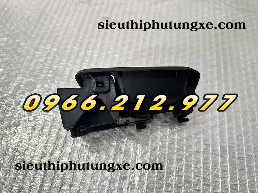 Tay mở cửa trong xe tải Đô Thành IZ65 IZ68